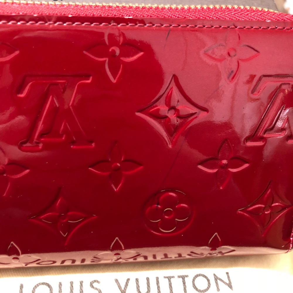 Authentic Louis Vuitton Zippy Wallet - Picture 4 of 8